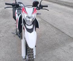 Se vende Moto Loncin sx250tt