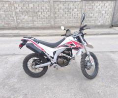 Se vende Moto Loncin sx250tt