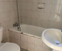 Vendo Casa Dos pisos, construcción sólida, muy buena ubicación, 5 dormitorios, dos baños, cocina