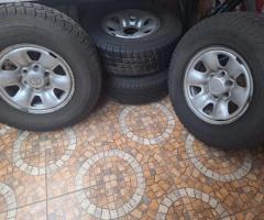 SE VENDEN NEUMATICOS CON ARO USADOS 245/75R16