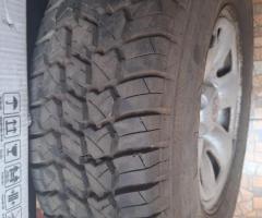 SE VENDEN NEUMATICOS CON ARO USADOS 245/75R16