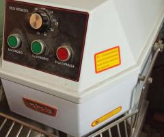 SE VENDE SOBADORA Y AMASADORA