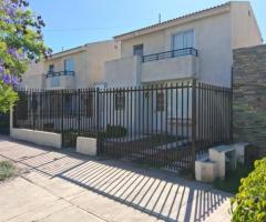 SE ARRIENDA LINDA Y AMPLIA CASA EN VALLENAR.