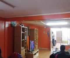 VENDO CASA ESQUINA CON LOCAL COMERCIAL