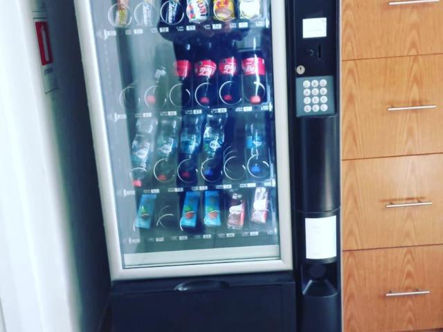 Se vende máquina vending - 1