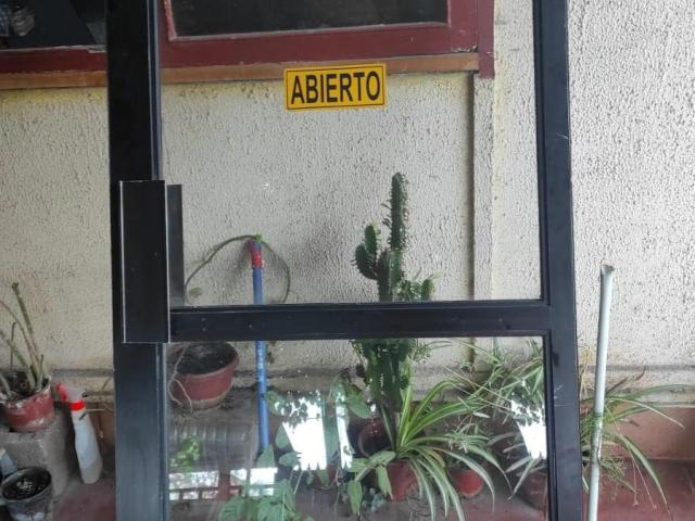 Puerta De Aluminio café Vidriada - 1