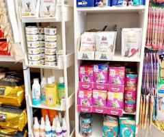 Venta de comida y accesorios para mascotas.